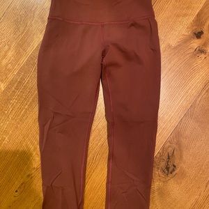 Woman’s Lululemon Wunder train high rise 21”